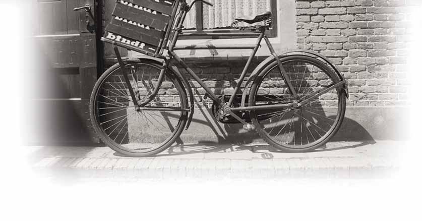 H εταιρεία Bindi ξεκίνησε το 1946 ως μια οικογενειακή επιχείρηση στο Μιλάνο. Ο ιδρυτής της, Αttilio Bindi, διένειμε τα προϊόντα του σε κάθε σημείο της πόλης με ένα ποδήλατο.