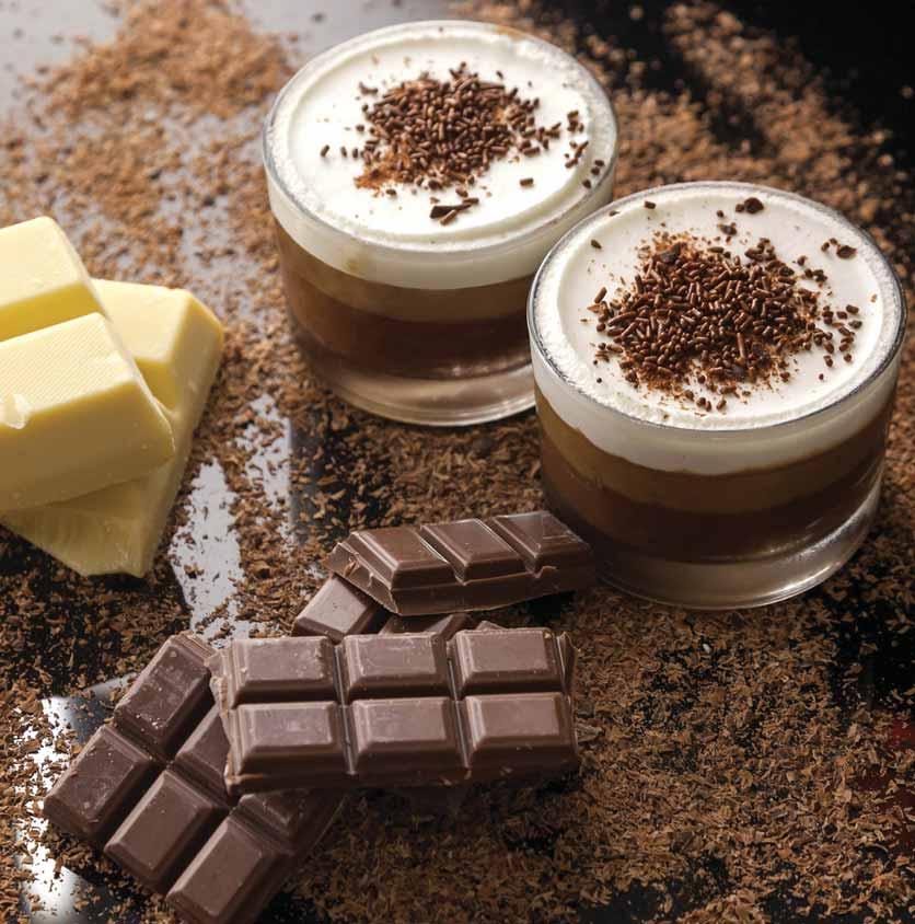 Glass triple chocolate Μους από τρεις Βελγικές σοκολάτες, λευκή, γάλακτος, μαύρη σε βάση κροκάν Β0193 110 γρ. 9 τεμ/κιβ 204 κιβ/παλ Συνδυασμός φαγητών: Ελληνικά μαγειρευτά φαγητά, κρέας, ψητά.