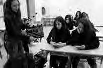 O φακός γίνεται το εργαλείο της δουλειάς του. Θα παραμείνει μαγικός; A boy is involved in the art of photography with the help of his grandfather and through his camera he re-discovers the world.