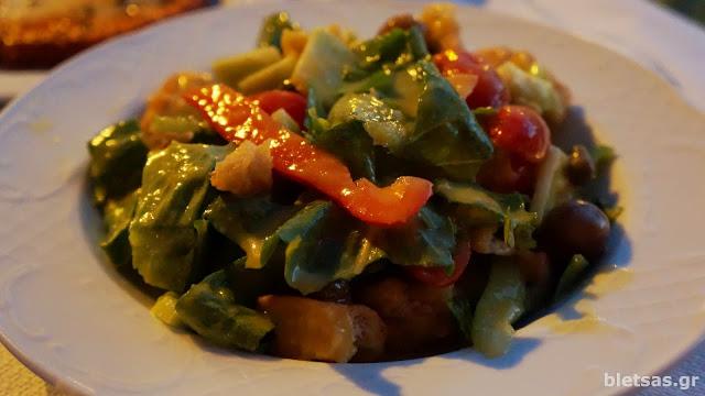 σαλάτα με dressing