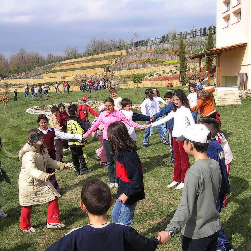 Αισθανόμαστε την ανάγκη να ευχαριστήσουμε όλους εκείνους τους δημιουργούς σεφ, οι οποία μέσα από τα βιβλία τους και μέσα από τα μέσα μαζικής ενημέρωσης μας επηρεάζουν στις διατροφικές επιλογές μας.