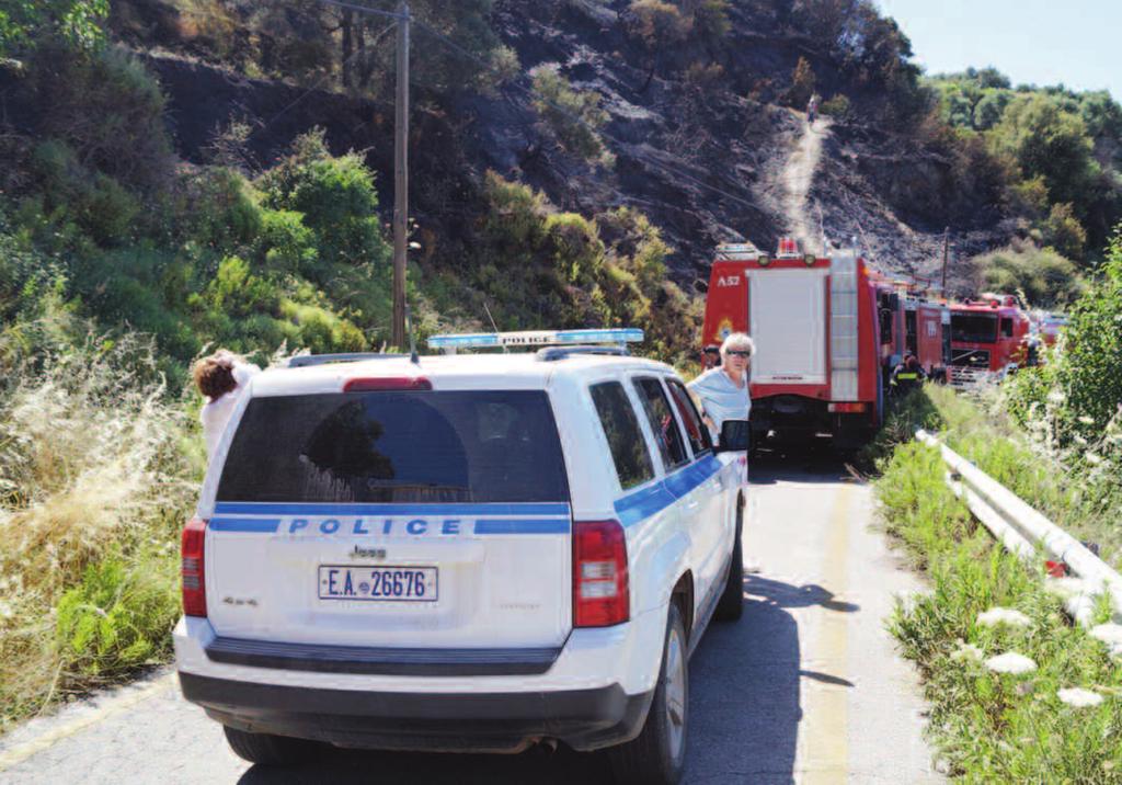 που και αυτός αντιλήφθηκε την πυρκαγιά και ενημέρωσε την Πυροσβεστική, καθώς επίσης και αρκετοί