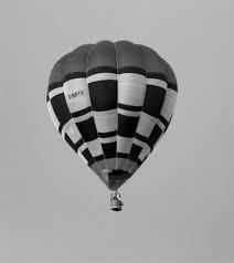 (4) 4.1.3 Bereken die lengte van die aanloopbaan wat nie gebruik word tydens die opstyg nie. (3) 4.2 'n Warm lug ballon beweeg opwaarts teen 'n konstante snelheid van 8 ms ¹.
