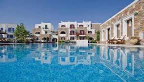 ΠΑΡΟΧΕΣ-ΥΠΗΡΕΣΙΕΣ: 24ώρη Υποδοχή & room service, Ασύρματη σύνδεση στο internet, Μικρή βιβλιοθήκη & συλλογή DVD, Internet corner, Εστιατόριο Finikas, Εστιατόριο Πισίνας, Πισίνα, Παιδική πισίνα, Pool