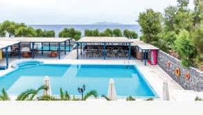 και Jacuzzi. Η κυκλαδίτικη αίσθηση κυριαρχεί παντού, με το εκτυφλωτικό λευκό και το υπέροχο γαλάζιο να μαγεύει τον επισκέπτη.