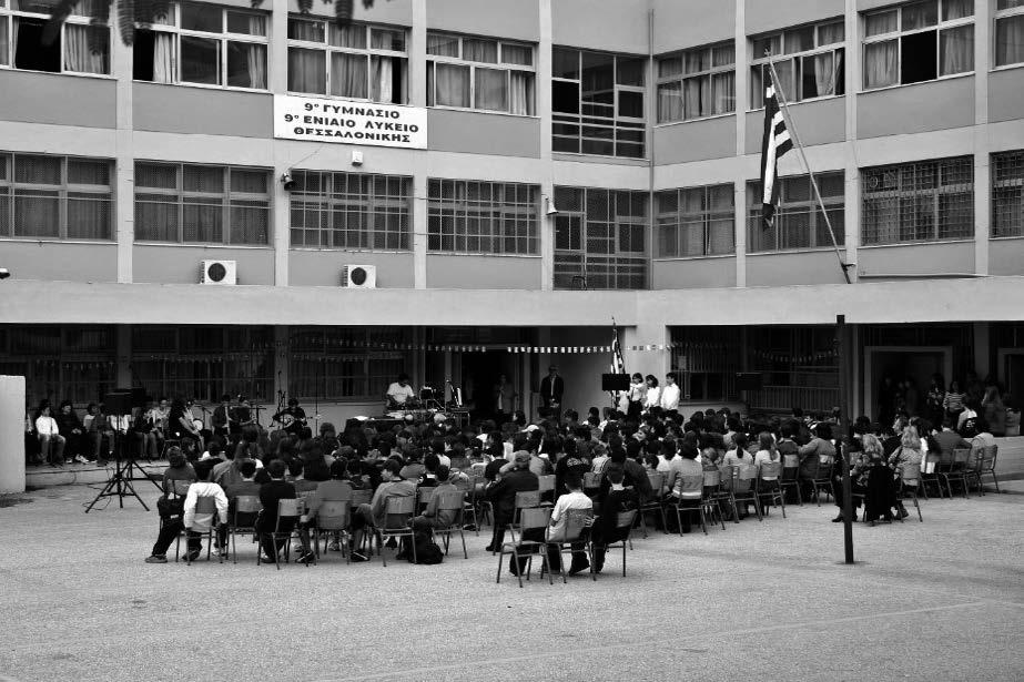 STIMULUS HP5 Topic: School activities (Source: GreekStock/Alamy Stock Photo) 1. Περίγραψε τη φωτογραφία. [Τίποτ άλλο;] 2. Μου αρέσουν πολύ οι πολιτιστικές δραστηριότητες στο σχολείο.