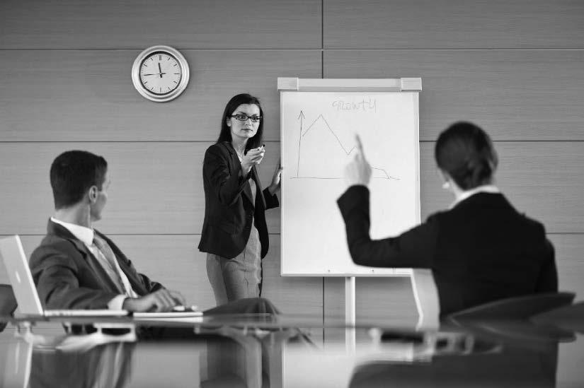 STIMULUS HP8 Topic: Work (Source: PHOTOINKE/Alamy Stock Photo) 1. Περίγραψε τη φωτογραφία. [Τίποτ άλλο;] 2. Νομίζω ότι είναι σημαντικό να είσαι ντυμένος καλά για μια συνέντευξη.