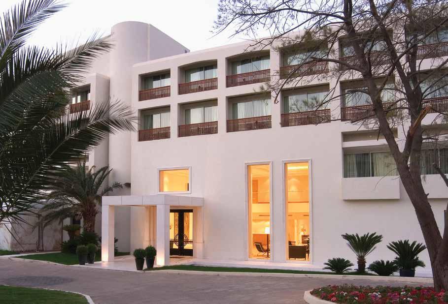 παρουσιαση Χαλάρωση και επαγγελματισμός στην Αθηναϊκή Ριβιέρα Απολαύστε το «απέραντο γαλάζιο» στο Plaza Resort, όπου η διασκέδαση και η δουλειά συνδυάζονται με επιτυχία.