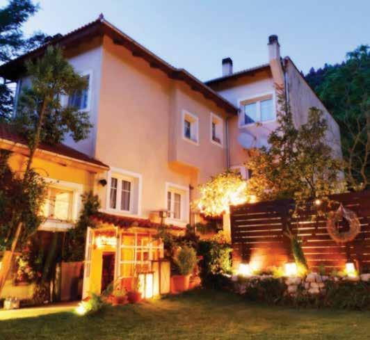 Room Service Υπηρεσία Υποδοχής Bar Roof Garden Δωρεάν Parking Shiatsu Massage Ρεφλεξολογία Rafting, Kayak, Ορειβασία Ο υπερπολυτελής,