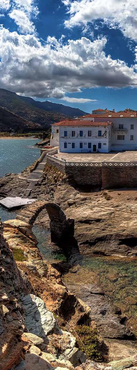 aνδροσ Το νησί των ναυτικών Η Άνδρος είναι ένα εκπληκτικό νησί με πανύψηλα δέντρα και τρεχούμενα νερά, ευλογημένη από το μοναδικό της κλίμα σε συνδυασμό με το φυσικό περιβάλλον των Κυκλάδων.