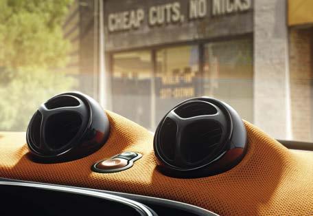 χαρακτήρα του νέου smart fortwo και προσδίνει σε κάθε γραμμή εξοπλισμού μια