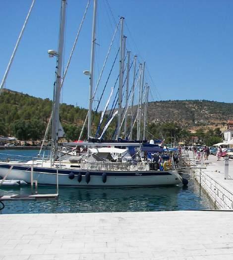 ΦΩΚΙΔΑ Ναυτικός Τουρισμός και MICE Nautical Tourism ΦΩΚΙΔΑ Το Γαλαξίδι, ως σταθμός ναυτικών εκδρομών, είναι ένας τόπος που συνδυάζει την επίσκεψη στους Δελφούς, τη θαλασσινή κουζίνα και την περιήγηση