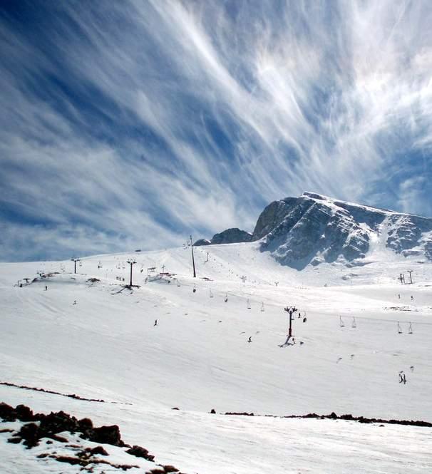 ΦΘΙΩΤΙΔΑ Φύση και Δραστηριότητες - MICE Winter activities ΦΘΙΩΤΙΔΑ Το χειμώνα, το χιονοδρομικό κέντρο του Παρνασσού προσελκύει νεανικά κοινά που ενδιαφέρονται για χειμερινά σπορ.