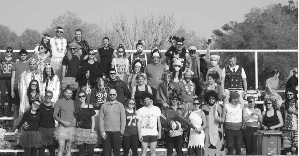 58 ΧΑΝΙΩΤΙΚΑ ΝΕΑ Πέμπτη 6 Μαρτίου 2014 ΑΘΛΗΤΙΚΑ Α.Σ. ΜΠΙΤΣ ΒΟΛΕΪ ΝΕΑΣ ΚΥΔΩΝΙΑΣ Καρναβάλι... στην άμμο Αναμνηστική φωτογραφία από το 1ο μικτό αποκριάτικο τουρνουά.