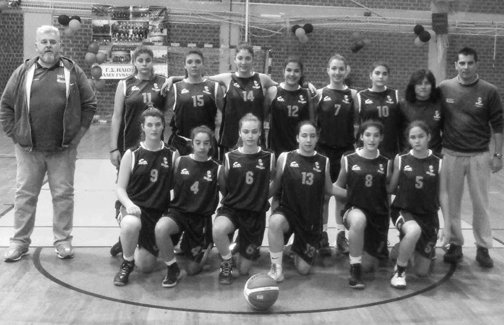 ΑΘΛΗΤΙΚΑ Πέμπτη 6 Μαρτίου 2014 ΧΑΝΙΩΤΙΚΑ ΝΕΑ 59 Ελευθερία και Κωνσταντίνα Γκόγκου, με τον πρόεδρο της ελληνικής ομοσπονδίας αντισφαίρισης, Σπύρο Ζανιά, που έκανε απονομές στους αγώνες του Ηρακλείου.