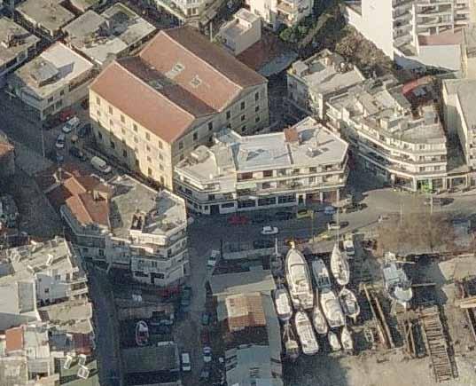 Τα ρεύματα εισόδου και εξόδου του εθνικού δικτύου διχοτομούν την περιοχή και αποκόπτουν το μεγαλύτερο τμήμα της από το γειτνιακό πολεοδομικό ιστό, με αποτέλεσμα να λειτουργεί ως αστική νησίδα με