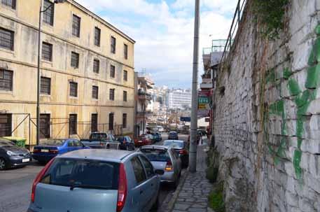 Το περιβάλλον, σήμερα, μεικτό και ασύνδετο, κρίνεται αφιλόξενο ξενικό για τον περαστικό που με δυσκολία διασχίζει πλέον την περιοχή, καθώς πεζοδρομήσεις και διαβάσεις εκλείπουν.