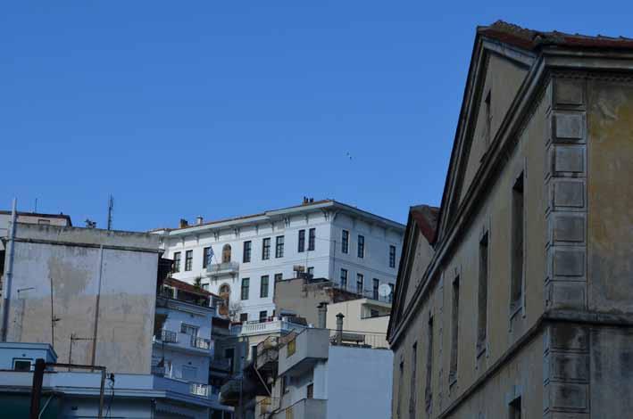 2.1 Περιγραφή κτιρίου Πρόκειται για λιθόκτιστο κτίριο, σχεδόν τετράγωνο, διαστάσεων εξωτερικών 28,25 μ. x 25,68 μ.
