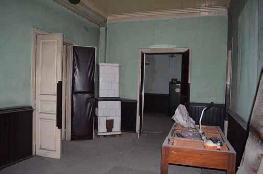Οι χώροι των WC συναντώνται βορειοδυτικά, αποτελούν προσθήκη, κατασκευάσθηκαν και αυτές με χωρίσματα από πλινθοδομή, με δάπεδο από οπλισμένο σκυρόδεμα και επένδυση μωσαϊκού, και εξυπηρετούσαν τους
