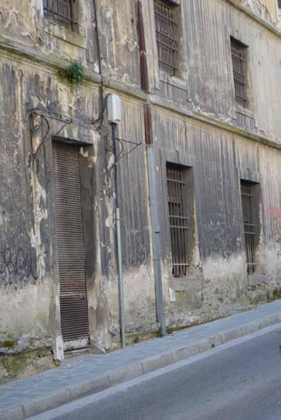 κατασκευάσθηκαν με ξυλοκατασκευή που είναι μεταγενέστερη των WC και των γραφείων διοίκησης.