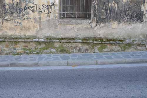 στο ισόγειο Κλειστά