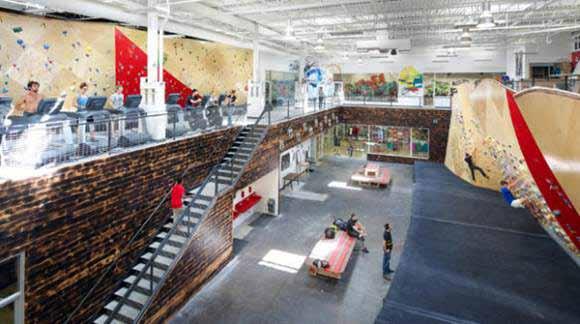 CO - WORKING SPACES Οι co working spaces έχουν ως πρόδρομο το «παρωχημένο», πλέον, μοντέλο των θερμοκοιτίδων που έλαβε δυναμικά χώρα τις δεκαετίες του 80 00.
