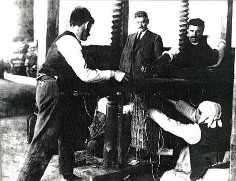 Παρόλο που τα δέματα αυτά προορίζονταν για πώληση και επιπλέον επεξεργασία στις σιγαροβιομηχανίες συχνά ήταν κατασκευασμένα με ιδιαίτερη φροντίδα και καλαισθησία.