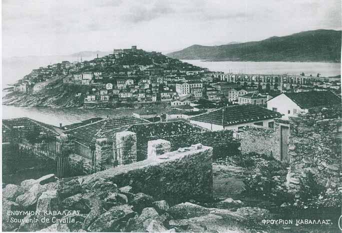 Στην περιοχή που εξετάζεται [Χαμιντιγιέ 127 ], βόρεια του μαχαλά της Παναγίας και ανατολικά του υδραγωγείου συναντώνται οι λιγότερες σε αριθμό καπναποθήκες 128 [12 καπνομάγαζα, που αρχίζουν να