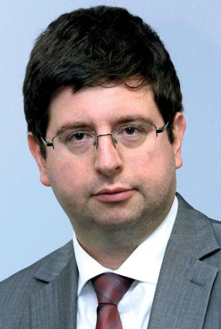 е заместник-министър на финансите в правителството на СДС, а от 2005 до 2009 г. е министър на финансите в правителството Станишев.