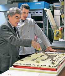 Οι εργαζόμενοι με τις οικογένειές τους βρέθηκαν στον ειδικά διαμορφωμένο χώρο του «Athens Center of Gastronomy» για να γιορτάσουν τα Χριστούγεννα και να διασκεδάσουν.