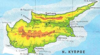 Ποικιλιακή Δομή Η έκταση της πολύ αδύνατης από οινολογικής πλευράς ποικιλίας Ντόπιο Μαύρο που κατέκλυζε σχεδόν ολοκληρωτικά τον κυπριακό αμπελώνα, περιορίζεται και πλέον χρησιμοποιείται κυρίως στην