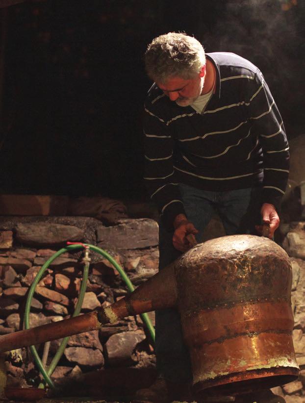 Οι περισσότερες από το 2007 οι άδειες απόσταξης για φέτος Ο σύλλογος Παραδοσιακών Αποσταγματοποιών νομού Ηρακλείου αποτελείται από 400 μέλη. Συνολικά υπάρχουν 1.