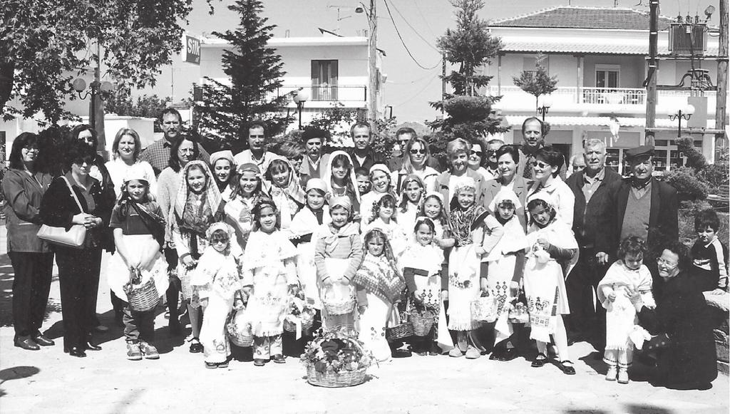 Δίνει πηγαία χαρά στα παιδιά που συμμετέ- Από την πρώτη αναβίωση του εθίμου στις Σέρρες, το 1997.
