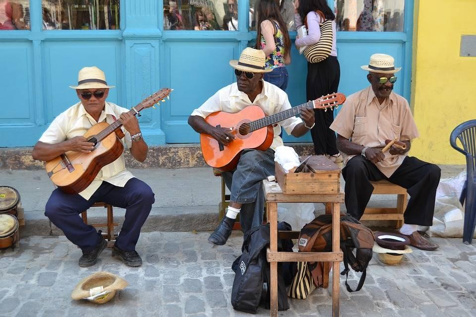 ΤΑΞΔΙΩΤΙΚΑ ΕΓΓΡΑΦΑ Απαραίτητα το διαβατήριό σας με 6μηνη ισχύ και βίζα για την έκδοση της οποίας χρειαζόμαστε φωτοτυπία του διαβατηρίου.