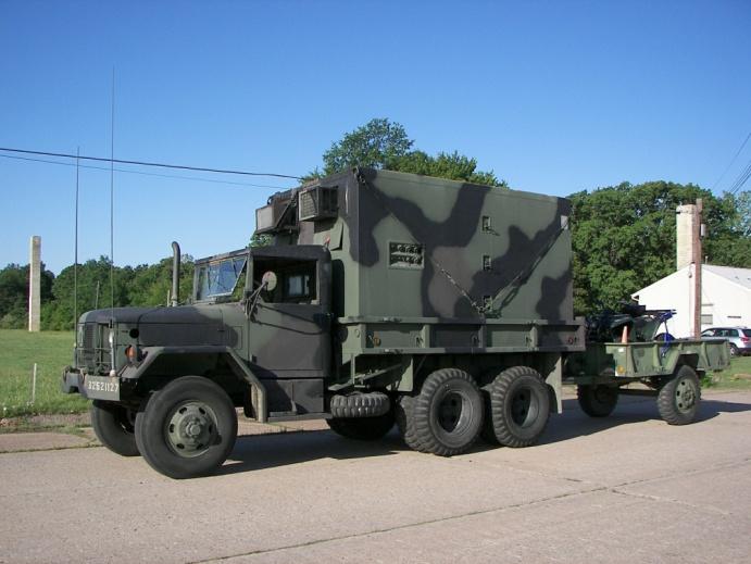 Kλωβός S-280 σε όχηµα Μ-35 Κλωβός S-250 σε όχηµα Μ- 1105 Σήµερα οι επικοινωνίες ζώνης µάχης γίνονται στις UHF συχνότητες 610-1850 MHz.