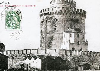 Στην αρχή ονοµαζόταν Πύργος του Λέοντος, όπως αναφέρει τουρκική επιγραφή του 1535-1536, η οποία υπήρχε στην είσοδό του εξωτερικού περιβόλου (τώρα κατεδαφισµένος) και η οποία µάλλον αναφερόταν στη