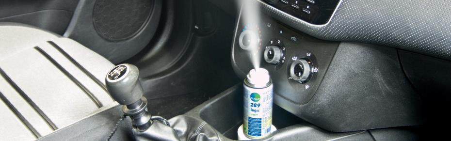 Η ουσία δεν αφήνει κολλώδη υπολείμματα στο εσωτερικό του αυτοκινήτου. Με καινοτόμο, οικολογικό προωθητικό αέριο (χωρίς R-134a).