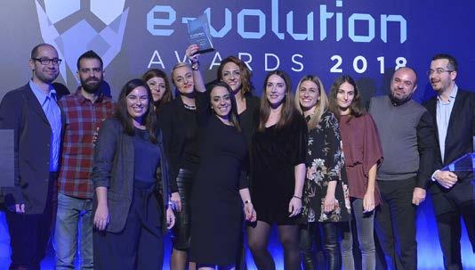 Είμαστε 20 άτομα εδώ, είναι άλλα 20 άτομα που μας βλέπουν live stream. Είναι αφιερωμένο σε όλη τη Sleed.