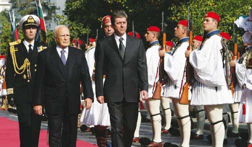 ПОЛИТИКА декември 2009 януари 2010 Смяна на местата България и Гърция се срещат в година на избори Петър Костадинов Снимка: president.