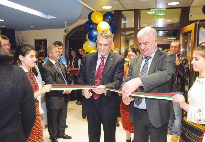 ЧЛЕНОВЕ декември 2009 януари 2010 Банка Пиреос открива 101-ви клон Сто и първият клон на банка Пиреос в България бе официално открит в Банско.