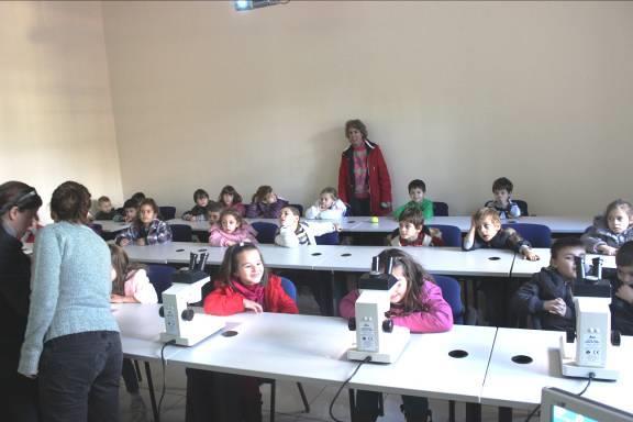 EREYNHTIKA BRABEIA ΚΑΙ ΣΥΝΕΡΓΑΣΙΕΣ RESEARCH COLLABORATIONS AND GRANTS Το Εργαστήριο Αρχαιομετρίας έχει λάβει 2 ερευνητικά βραβεία και 2 προσκλήσεις μελών του, για την πραγματοποίηση μεταβάσεων,