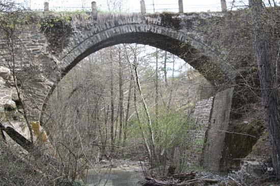 Το γεφύρι του Πέτσου στο Ζαγόρι Ιωαννίνων