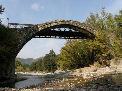 Το γεφύρι της Σγάρας στο χωριό Σγάρα του Ν.