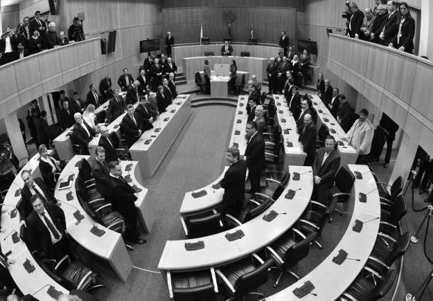 ΑΛΗΘΕΙΑ ΤΡΙΤΗ ΔΕΚΕΜΒΡΙΟΥ 2017 ΕΠΙΚΑΙΡΟΤΗΤΑ 1 Εδωσε το πράσινο φως η Επιτροπή Άμυνας 4 Ενέκρινε τους κανονισμούς για εθελόντριες, υπαξιωματικούς και ΕΠΥ Σ την έγκριση των κανονισμών που αφορούν τη