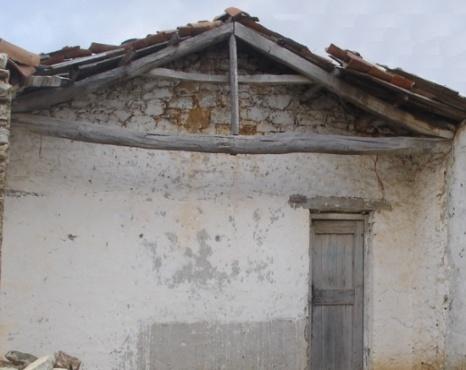 καρφώνονται μεταξύ τους. Το τυπικότερο και ευρύτερα εφαρμοζώμενο παράδειγμα είναι αυτό της τρίρειχτης στέγης.