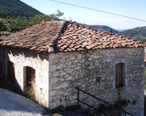 μόρφωση των ψαλιδιών που αποτελούν τα βασικά τριγωνικά στοιχεία της στέγης.