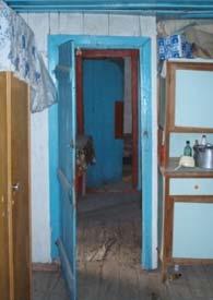 χτίζονται πέτρινα εσωτερικά διαχωριστικά συγχρόνως με τις εξωτερικές τοιχοποιίες, τα οποία