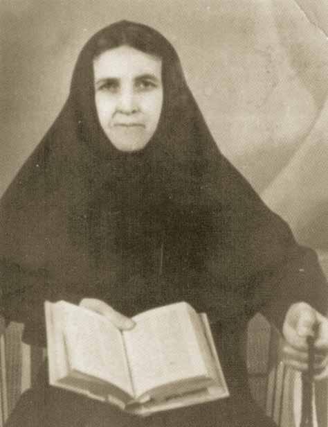 Ја сам одговарала да није строга већ праведна. Чинила је све да сестре упути на пут спасења. Учила је речима и примером, а када је требало давала је и епитимију.