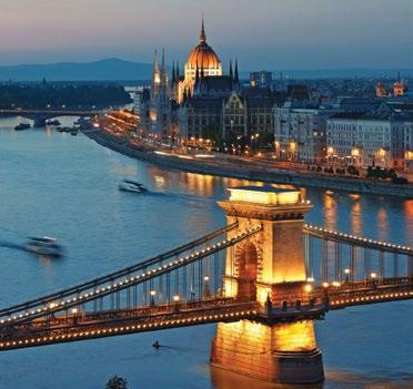 Το απόγευμα κρουαζιέρα στον ποταμό Δούναβη για να θαυμάσετε εν πλω τα φωταγωγημένα κτίρια της πόλης με την μακροχρόνια ιστορία και την πλούσια πολιτιστική κληρονομιά.