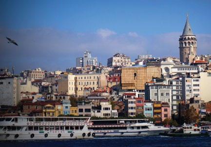 2n ημέρα > Κωνσταντινούπολη Διασχίζουμε την Ευρωπαϊκή Τουρκία, φθάνοντας το πρωί στη βασιλίδα των πόλεων, την Κωνσταντινούπολη. Ξεκινάμε με έναν «οδικό» περίπλου των Θεοδοσιανών τειχών.
